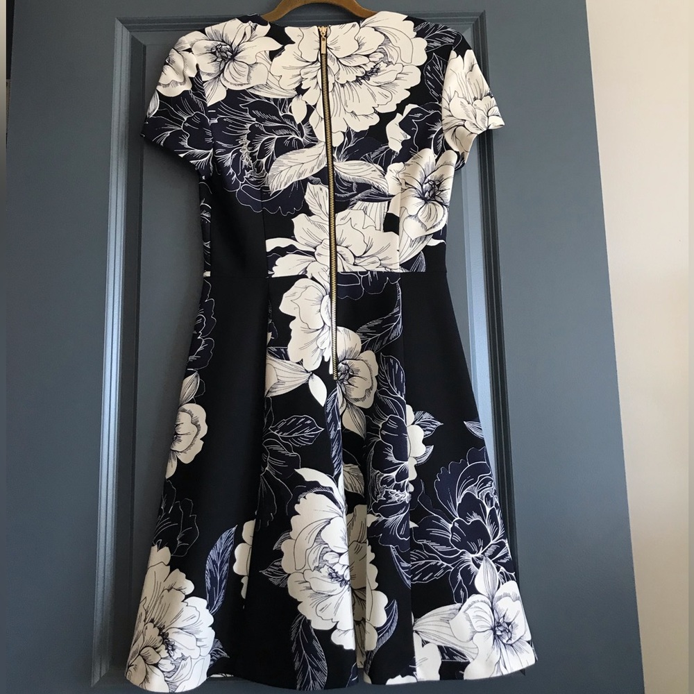 Eliza J floral short sleeved dress - Picture 2 of 4